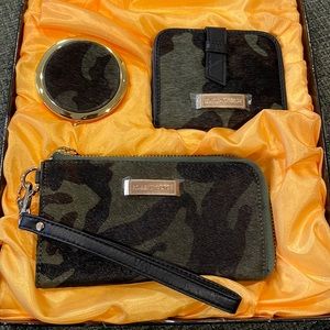 Robert Dice wristlet, card case and mirror set